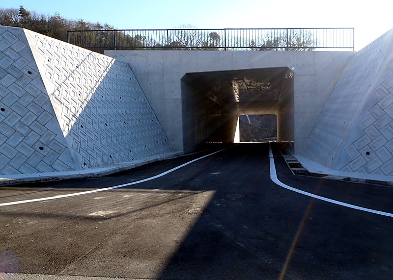 中央幹線（４車線化）道路改築工事
